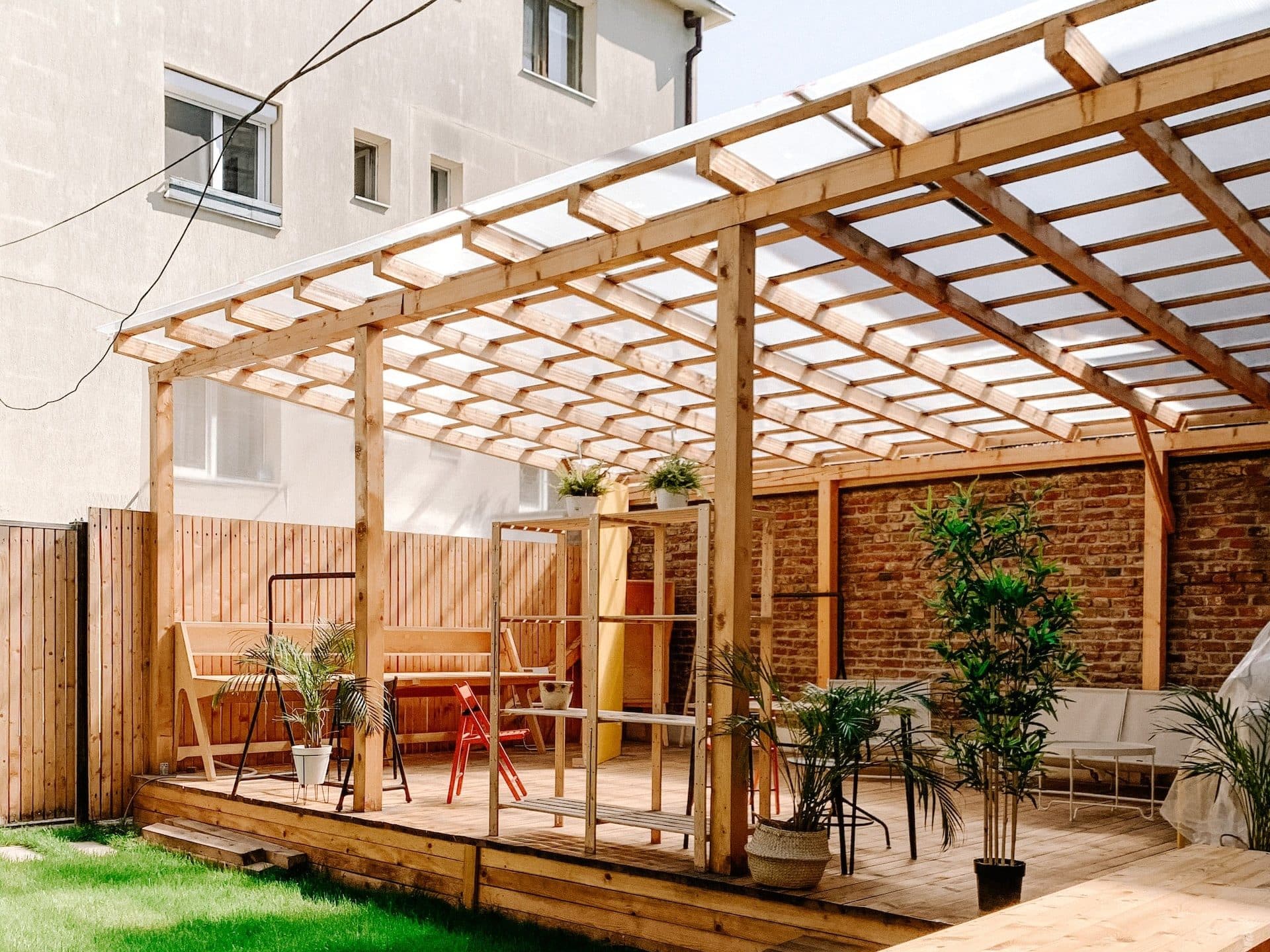 Architecture extérieure : que choisir entre une véranda et une pergola ?